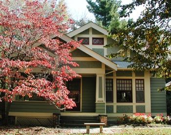 Well-kept bungalow in Cleveland Heights